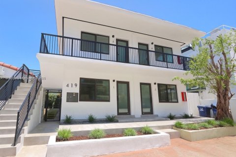 Commercial property in Miami Beach, Florida № 1954898 - photo 1