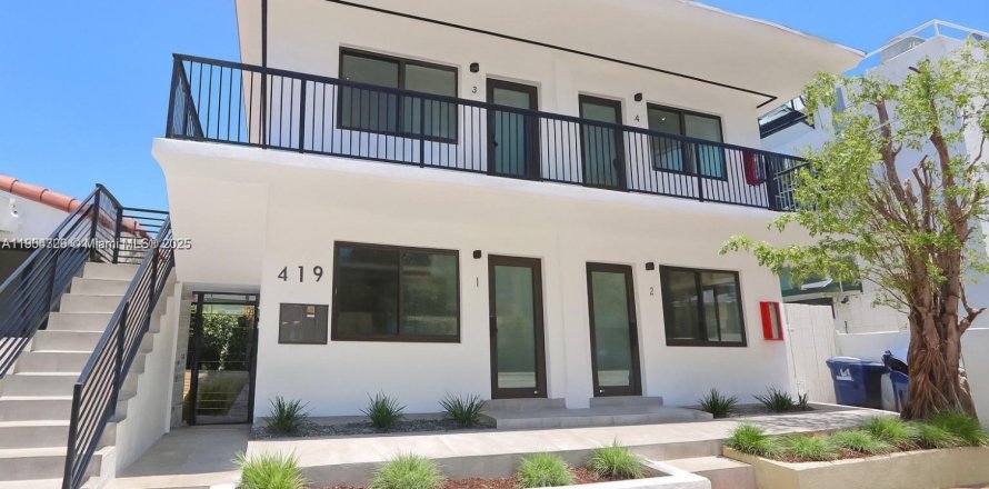 Commercial property in Miami Beach, Florida № 1954898