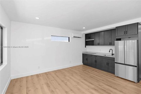 Commercial property in Miami Beach, Florida № 1954898 - photo 7