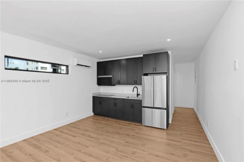 Commercial property in Miami Beach, Florida № 1954898 - photo 23