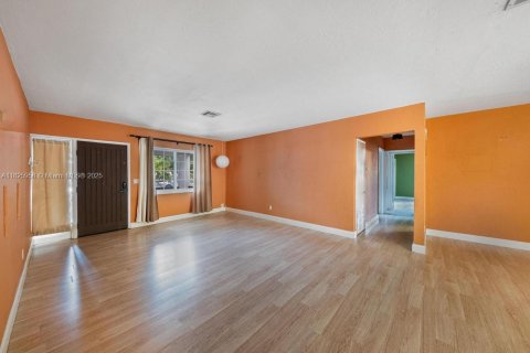Casa en venta en North Miami, Florida, 3 dormitorios, 128.3 m2 № 1798711 - foto 11