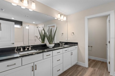 House in Apopka, Florida 5 bedrooms, 356.47 sq.m. № 1905450 - photo 22