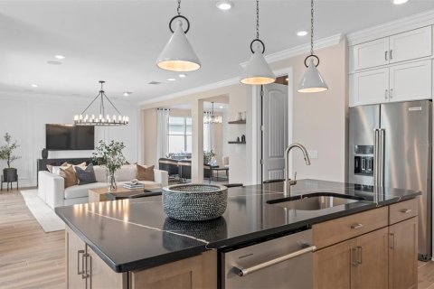 House in Apopka, Florida 5 bedrooms, 356.47 sq.m. № 1905450 - photo 16