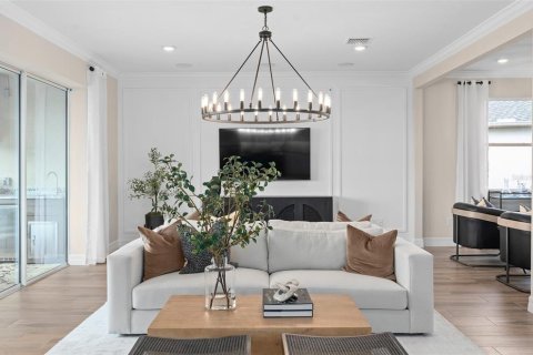 House in Apopka, Florida 5 bedrooms, 356.47 sq.m. № 1905450 - photo 11