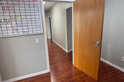 Immobilier commercial à louer à Orlando, Floride: 3867.52 m2 № 2404900 - photo 9