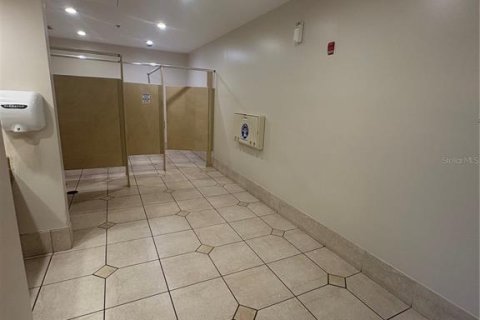 Immobilier commercial à louer à Orlando, Floride: 3867.52 m2 № 2404900 - photo 19