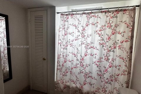 Купить кондоминиум в Майами, Флорида 2 спальни, 105.17м2, № 2027695 - фото 16