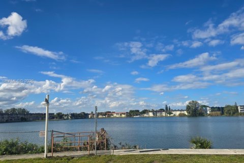 Купить кондоминиум в Майами, Флорида 2 спальни, 105.17м2, № 2027695 - фото 3