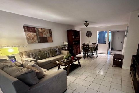 Купить кондоминиум в Майами, Флорида 2 спальни, 105.17м2, № 2027695 - фото 8