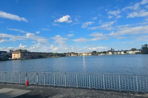 Купить кондоминиум в Майами, Флорида 2 спальни, 105.17м2, № 2027695 - фото 4