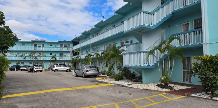 Кондоминиум с 2 спальнями в Майами, Флорида № 2027695