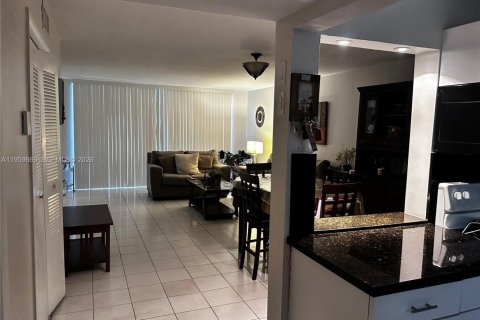 Купить кондоминиум в Майами, Флорида 2 спальни, 105.17м2, № 2027695 - фото 10