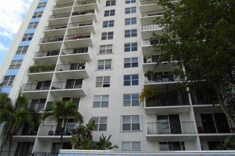 Condominio en venta en Fort Lauderdale, Florida, 1 dormitorio, 78.97 m2 № 2083080 - foto 2