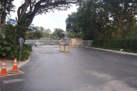 Condominio en venta en Fort Lauderdale, Florida, 1 dormitorio, 78.97 m2 № 2083080 - foto 3