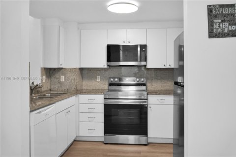 Купить кондоминиум в Майами, Флорида 1 спальня, 77.85м2, № 2024465 - фото 6