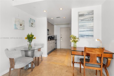 Condo in Miami Beach, Florida  № 2008296 - photo 3