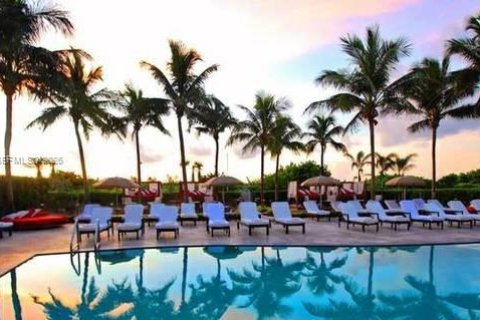 Condo in Miami Beach, Florida  № 2008296 - photo 15