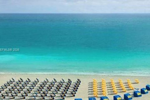 Condo in Miami Beach, Florida  № 2008296 - photo 16