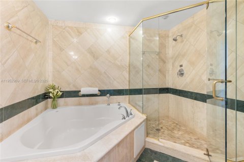 Condo in Miami Beach, Florida  № 2008296 - photo 9