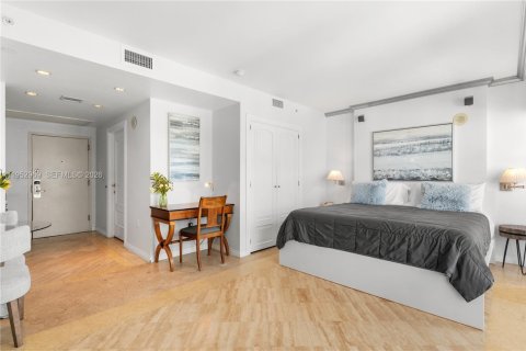 Condo in Miami Beach, Florida  № 2008296 - photo 2