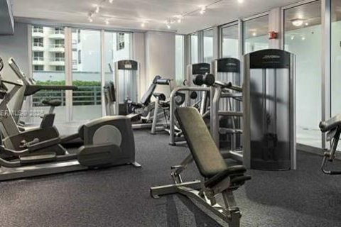 Condo in Miami Beach, Florida  № 2008296 - photo 14