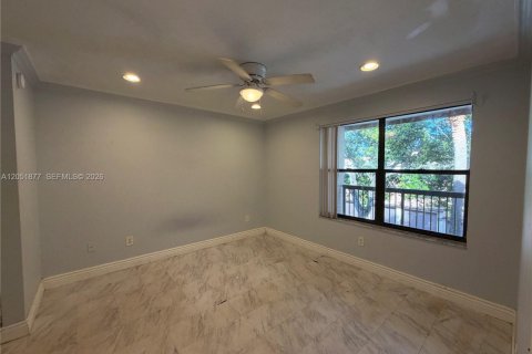 Condo in Pompano Beach, Florida, 1 bedroom № 2191123 - photo 13