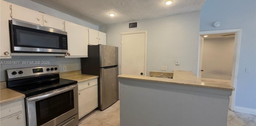 Condo in Pompano Beach, Florida, 1 bedroom № 2191123