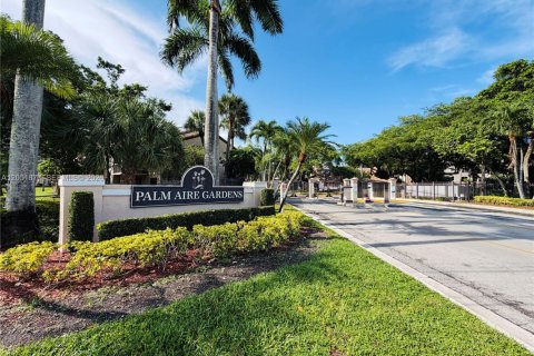 Condo in Pompano Beach, Florida, 1 bedroom № 2191123 - photo 17