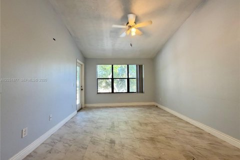 Condo in Pompano Beach, Florida, 1 bedroom № 2191123 - photo 10