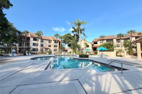 Condo in Pompano Beach, Florida, 1 bedroom № 2191123 - photo 5