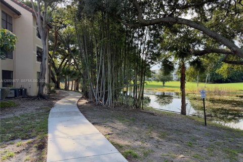 Condo in Pompano Beach, Florida, 1 bedroom № 2191123 - photo 4