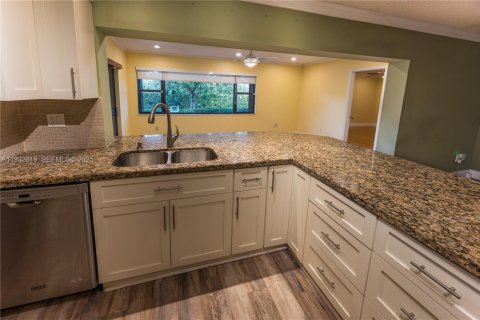 Villa ou maison à vendre à Miami, Floride: 4 chambres, 186.45 m2 № 1991862 - photo 9