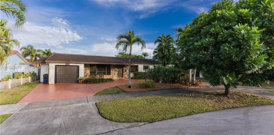 Villa ou maison à Miami, Floride 4 chambres, 186.45 m2 № 1991862