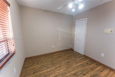 Villa ou maison à vendre à Miami, Floride: 4 chambres, 186.45 m2 № 1991862 - photo 19