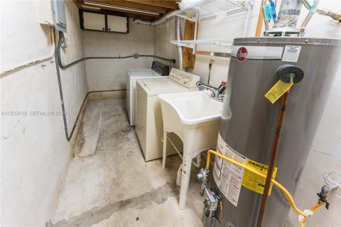 Villa ou maison à vendre à Miami, Floride: 4 chambres, 186.45 m2 № 1991862 - photo 28