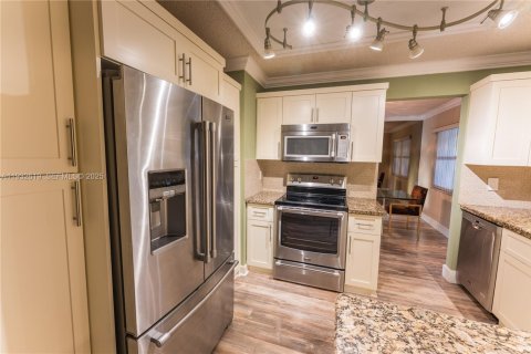 Villa ou maison à vendre à Miami, Floride: 4 chambres, 186.45 m2 № 1991862 - photo 8