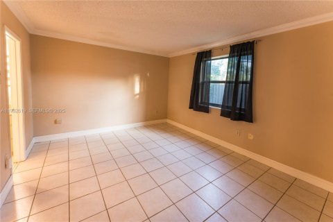 Villa ou maison à vendre à Miami, Floride: 4 chambres, 186.45 m2 № 1991862 - photo 22