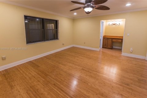 Villa ou maison à vendre à Miami, Floride: 4 chambres, 186.45 m2 № 1991862 - photo 12