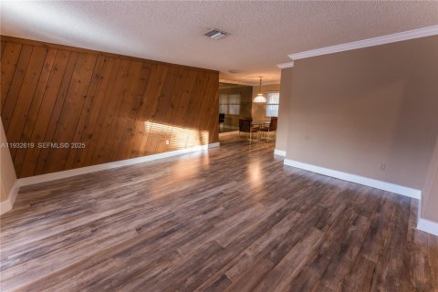 Villa ou maison à vendre à Miami, Floride: 4 chambres, 186.45 m2 № 1991862 - photo 3