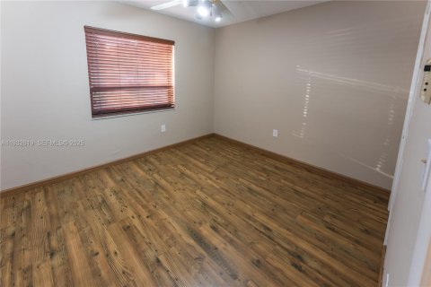 Villa ou maison à vendre à Miami, Floride: 4 chambres, 186.45 m2 № 1991862 - photo 18