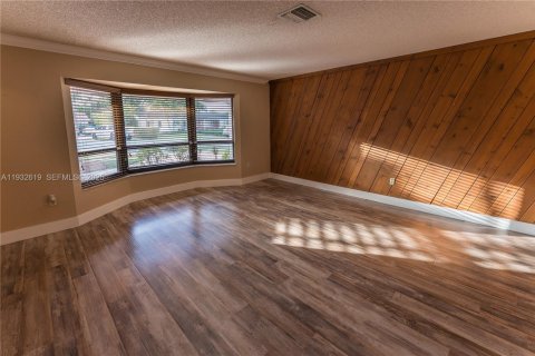 Villa ou maison à vendre à Miami, Floride: 4 chambres, 186.45 m2 № 1991862 - photo 4