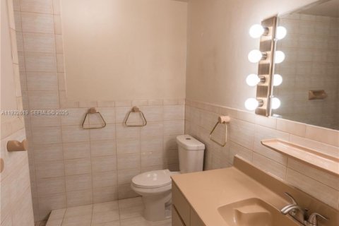 Villa ou maison à vendre à Miami, Floride: 4 chambres, 186.45 m2 № 1991862 - photo 24