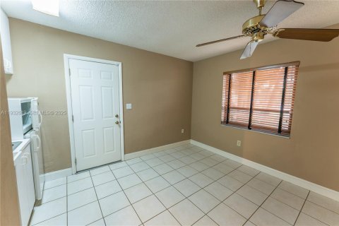 Villa ou maison à vendre à Miami, Floride: 4 chambres, 186.45 m2 № 1991862 - photo 20