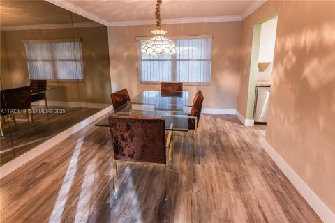 Villa ou maison à vendre à Miami, Floride: 4 chambres, 186.45 m2 № 1991862 - photo 5