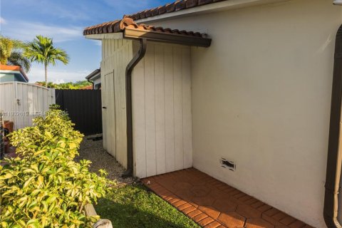 Villa ou maison à vendre à Miami, Floride: 4 chambres, 186.45 m2 № 1991862 - photo 29