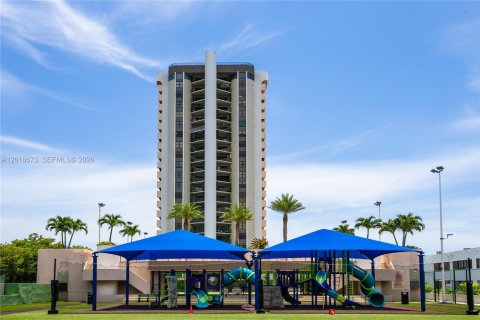 Condo in Miami, Florida, 2 bedrooms  № 2168409 - photo 21