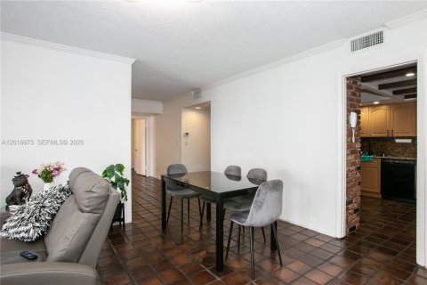 Condo in Miami, Florida, 2 bedrooms  № 2168409 - photo 4
