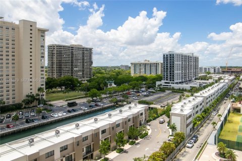 Condo in Miami, Florida, 2 bedrooms  № 2168409 - photo 16