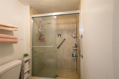 Condo in Miami, Florida, 2 bedrooms  № 2168409 - photo 8