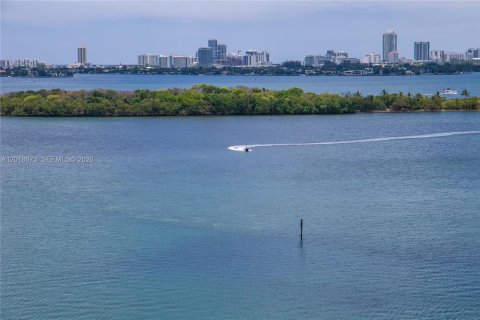 Condo in Miami, Florida, 2 bedrooms  № 2168409 - photo 17